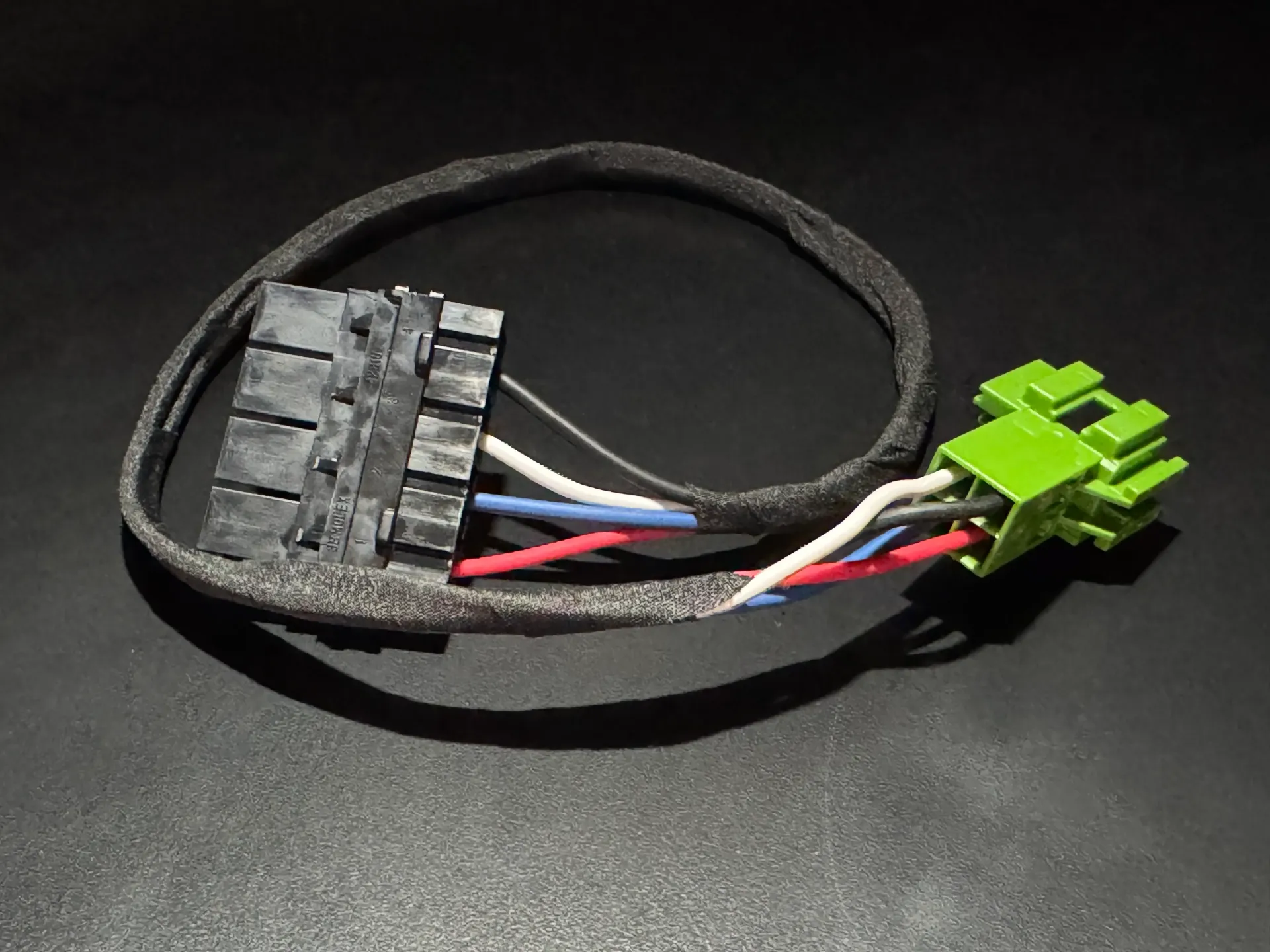 [BRAKEHRNSRED] Plug & play Redarc Brake Controller Harness for 2008-2026 Sprinter (906/907)
