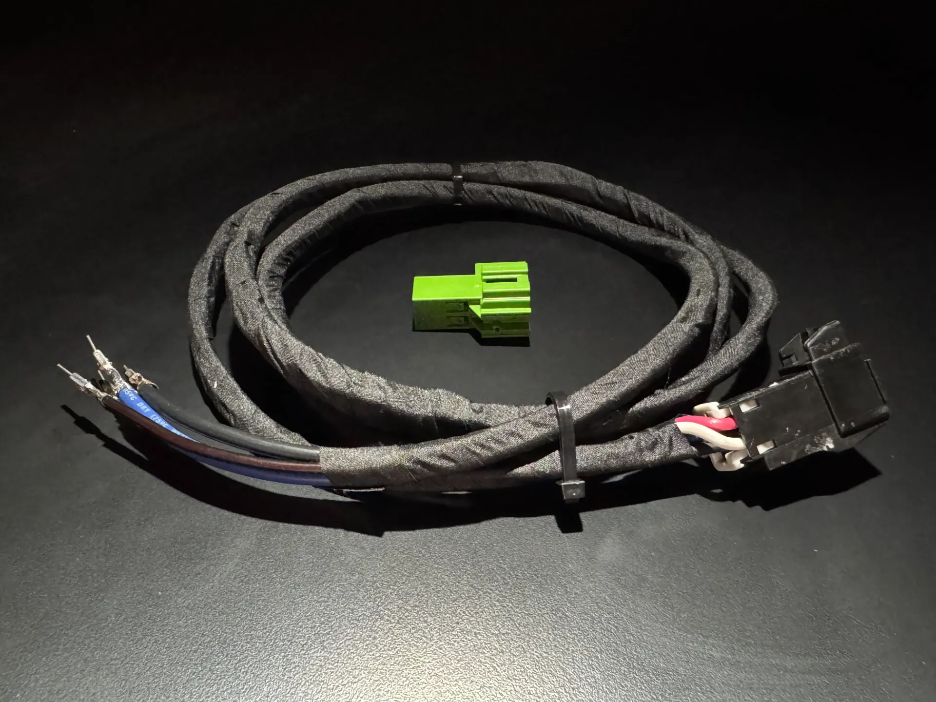 [BRAKEHRNSUNI] Plug & Play Universal Brake Controller Harness for 2008-2026 Sprinter (906/907)